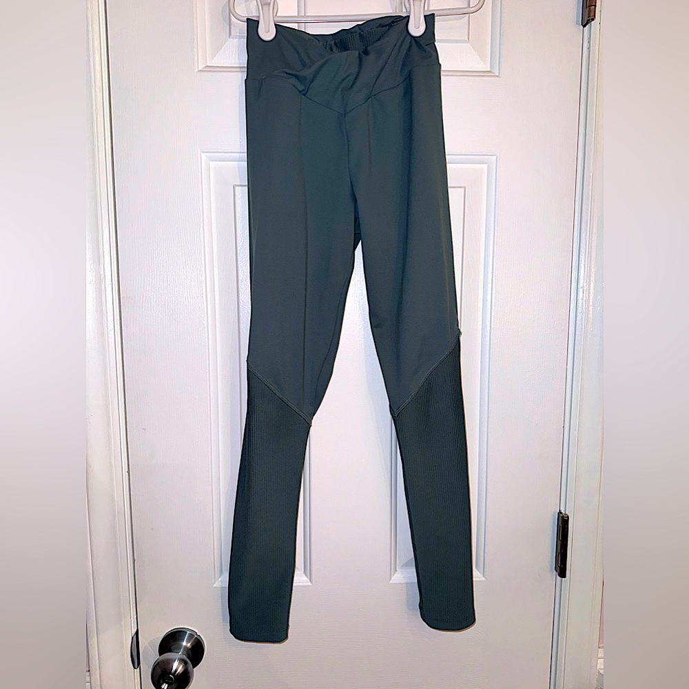 Zara Girls Leggings smooth on top part, texture on bottom, blue/gray?, size 9-10